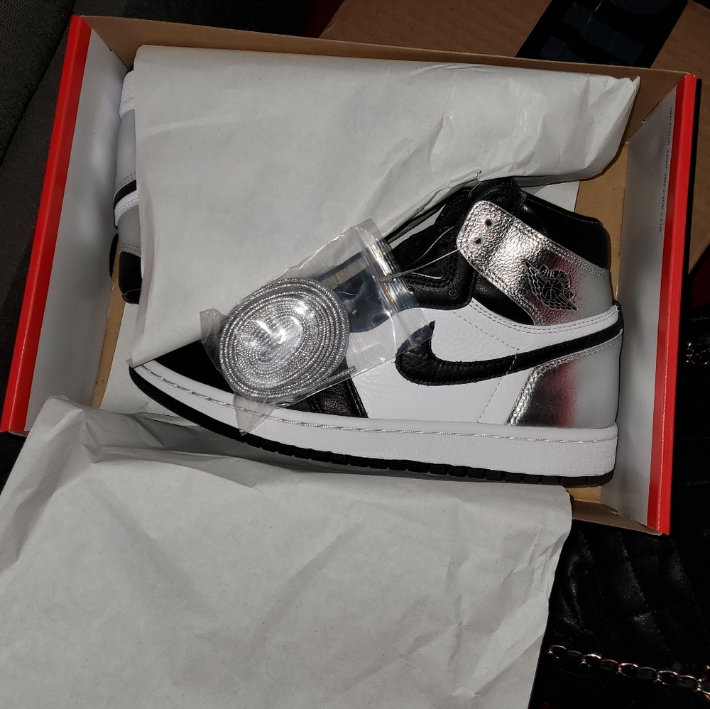 Jordan 1 High OG "Black/Metallic Silver" Women's S